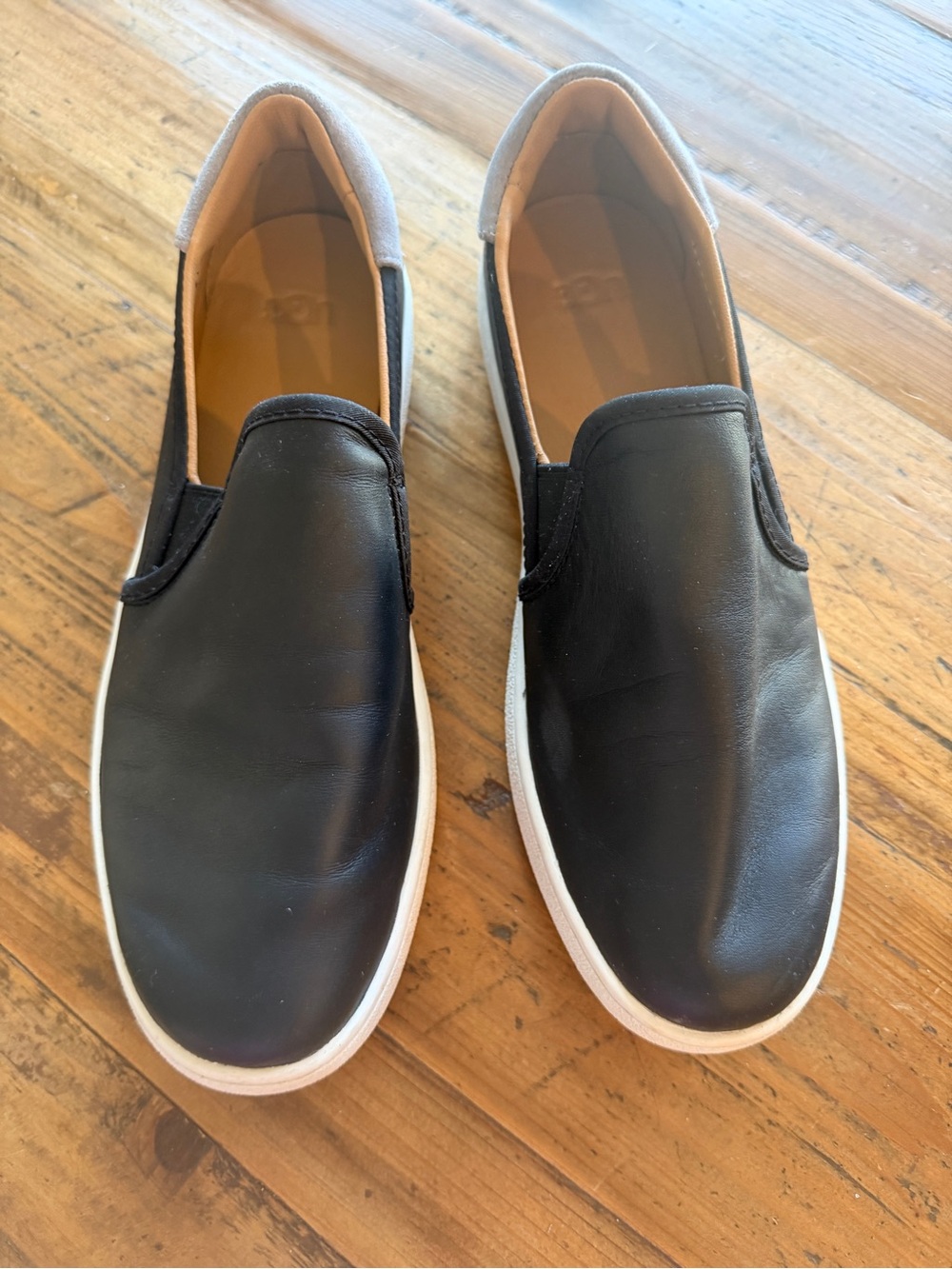UGG Ladies Black and Gray Slip-On Loafers NWOT - Picture 2 of 5